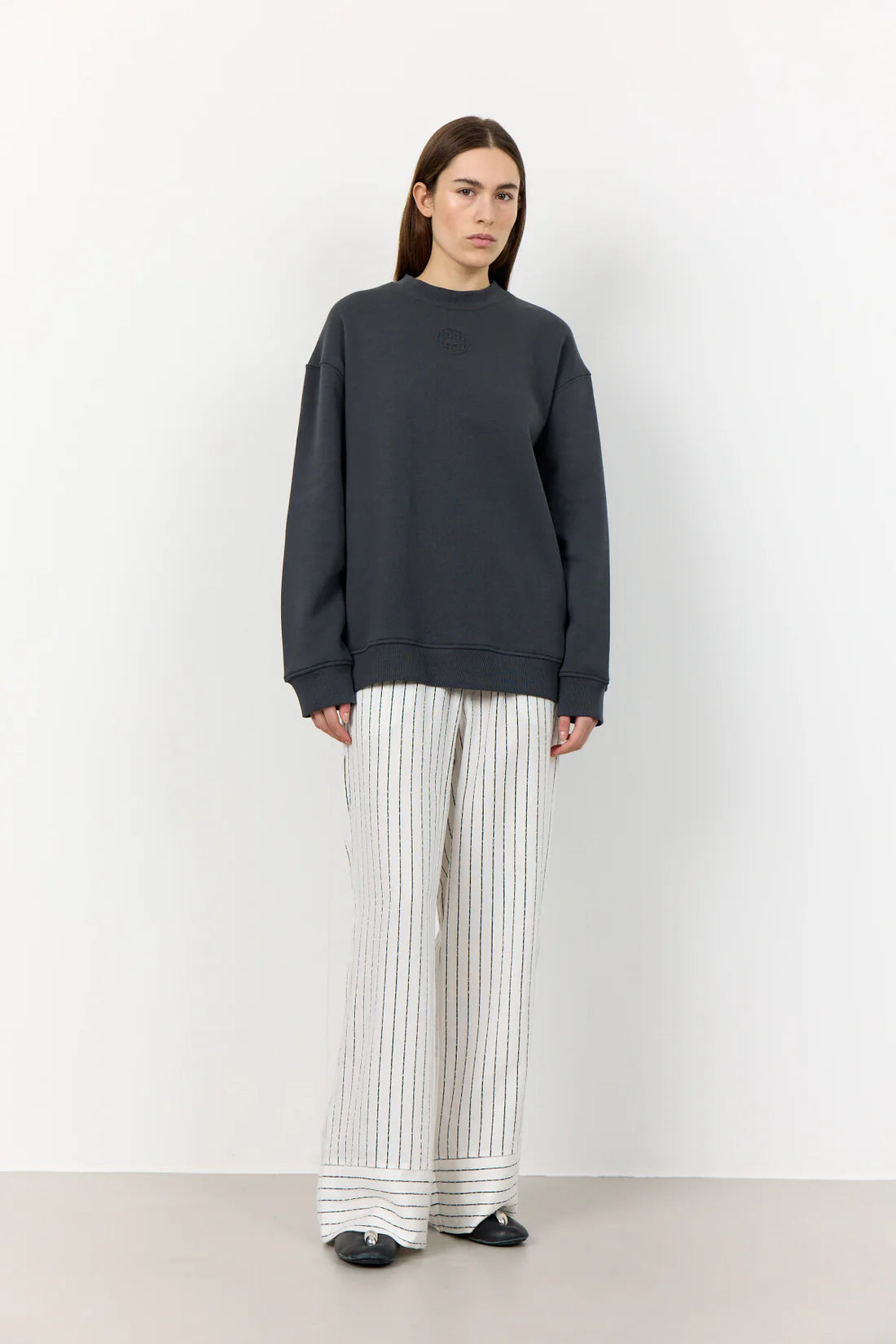 Levete Room Nuka Sweatshirt Top in Dark Grey - 101123