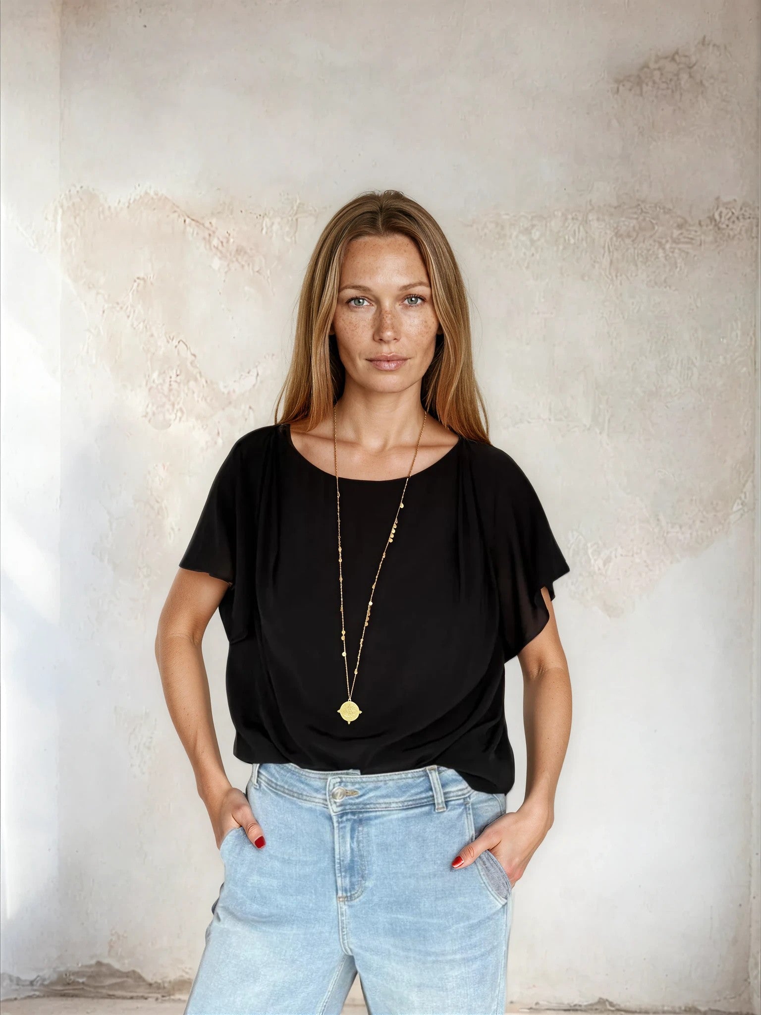 Sirens - Berry Blouse in Black