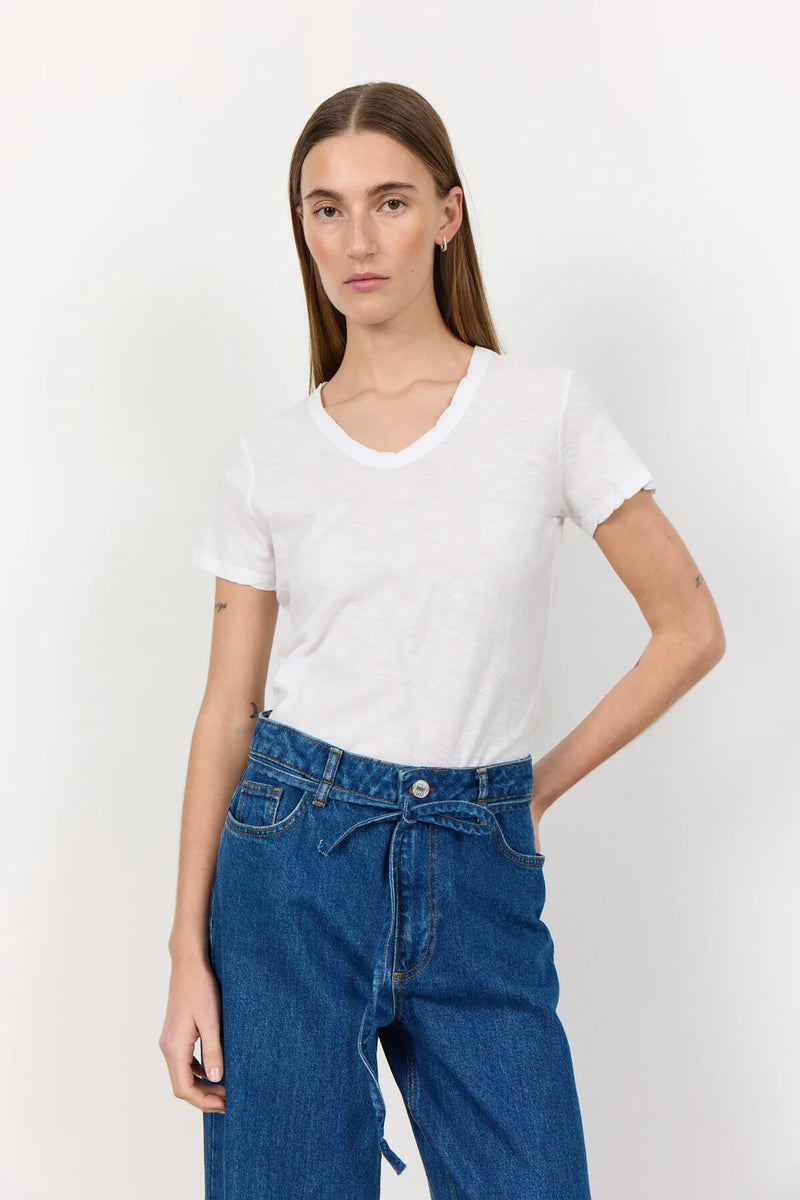 Levete Room Any Classic V Neck Top in White  - 900008