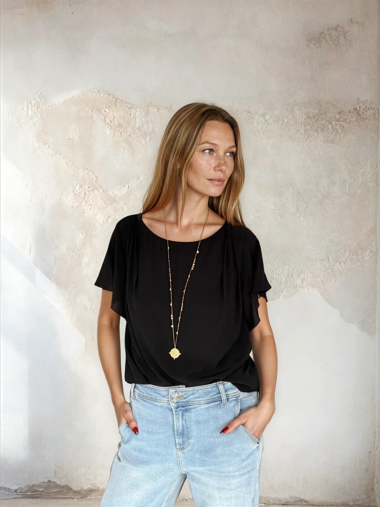 Sirens - Berry Blouse in Black