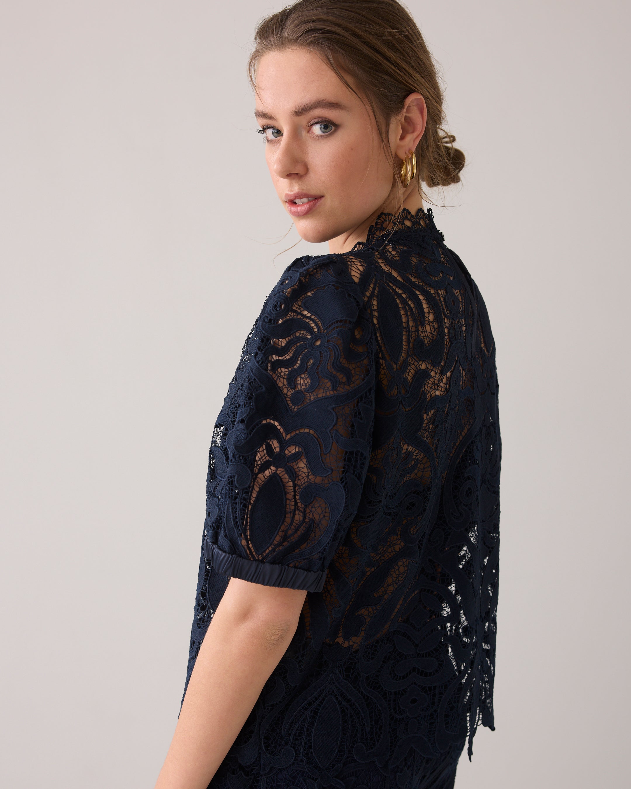 Summum Woman Lace Top in Black - 2s3255-12182