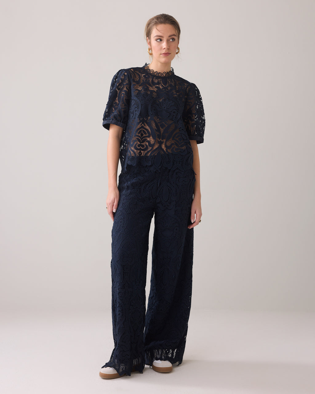 Summum Woman Lace Top in Black - 2s3255-12182
