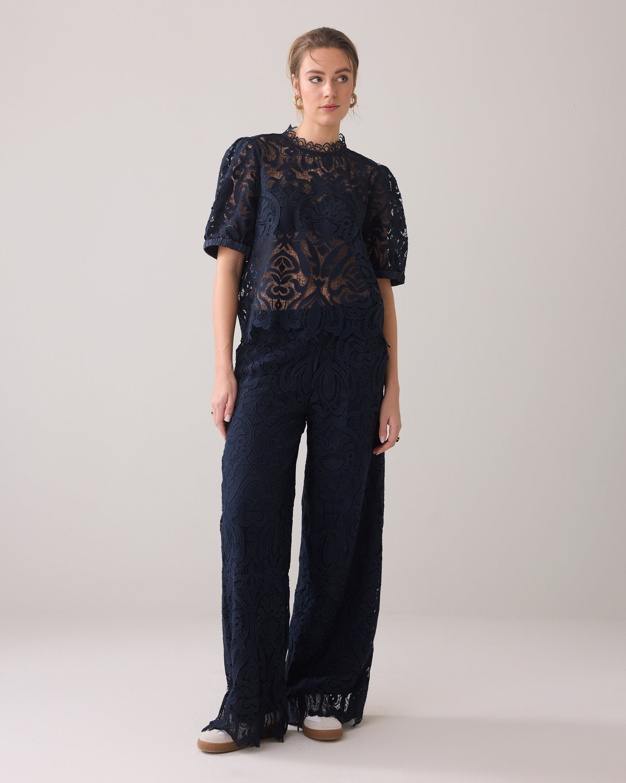 Summum Woman Lace Top in Black - 2s3255-12182