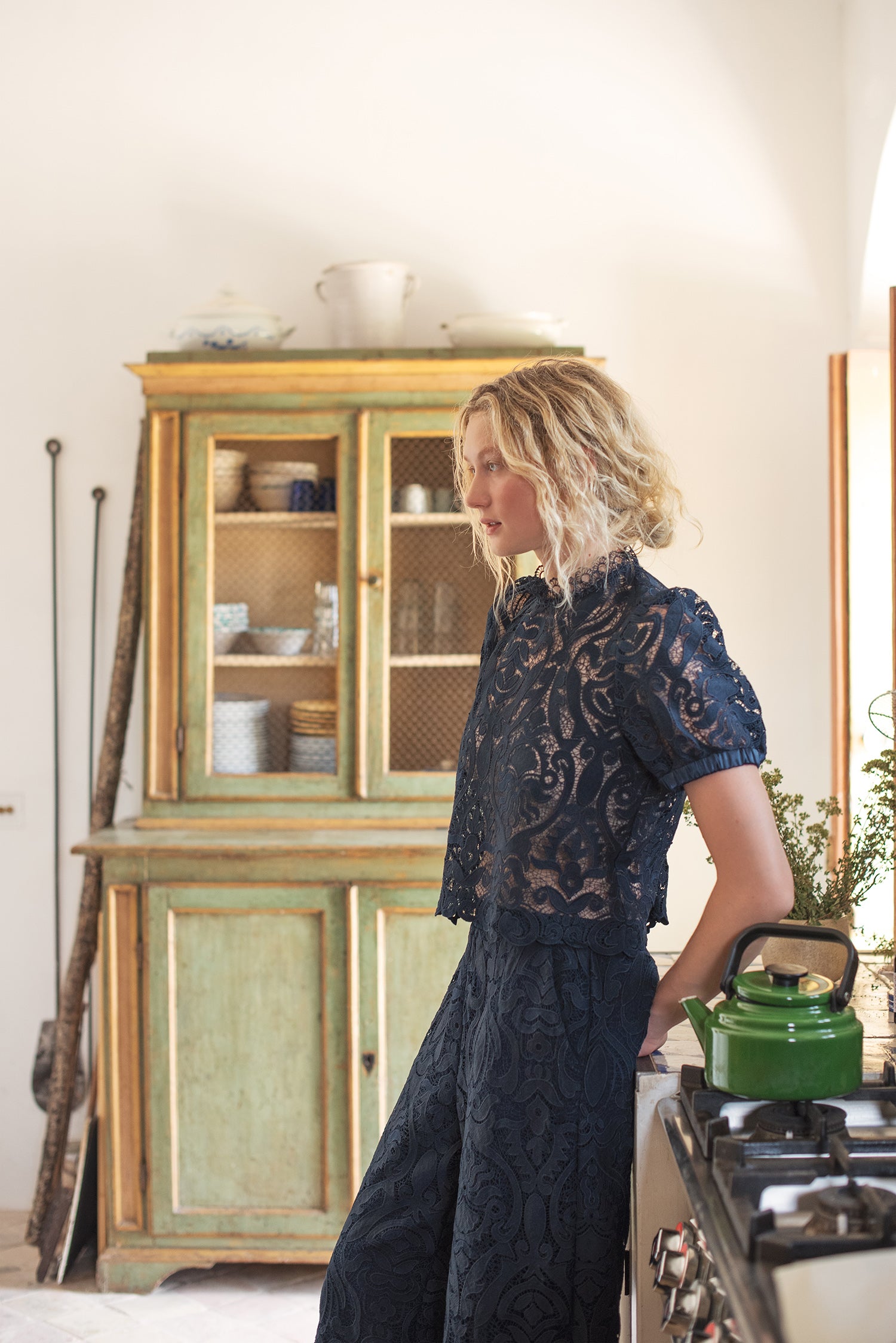 Summum Woman Lace Top in Black - 2s3255-12182