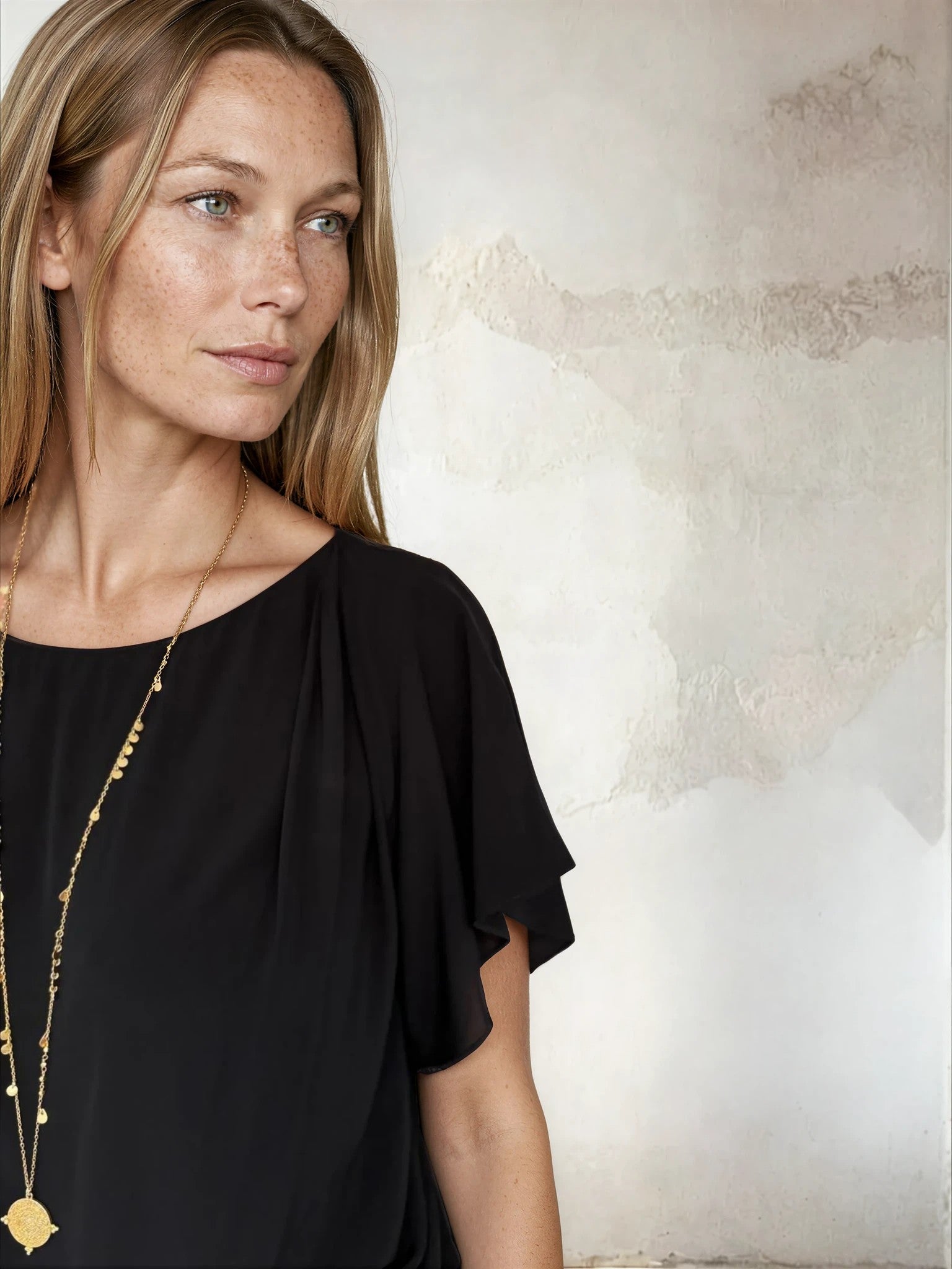 Sirens - Berry Blouse in Black