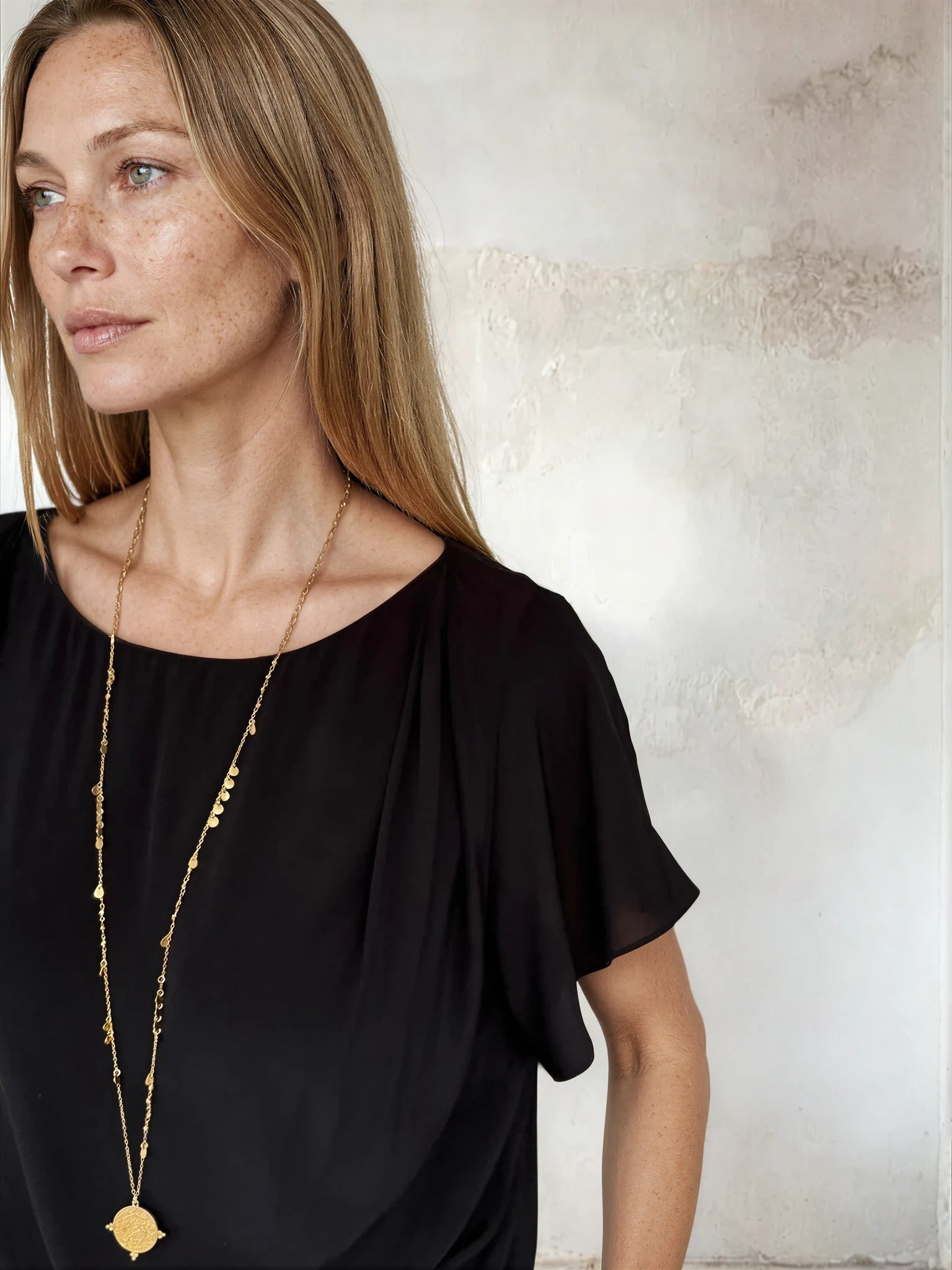 Sirens - Berry Blouse in Black