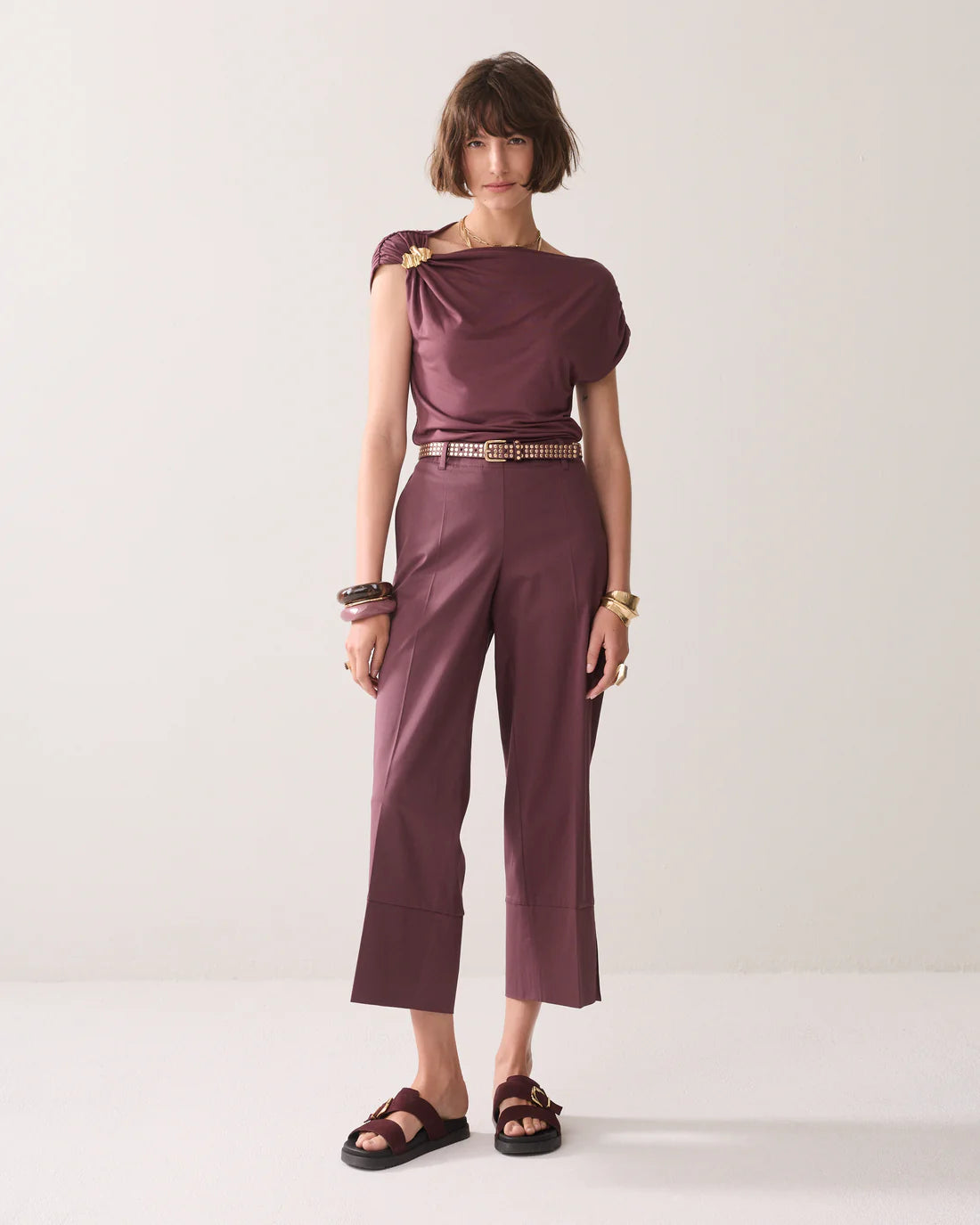 Summum Woman Cropped Trousers in Deep Fig