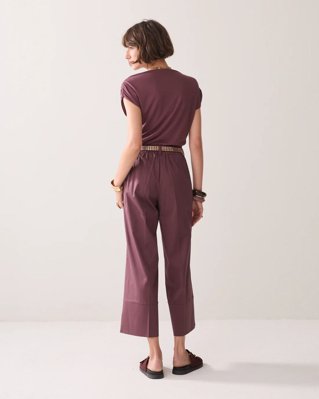 Summum Woman Cropped Trousers in Deep Fig