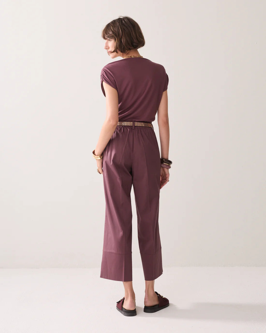 Summum Woman Cropped Trousers in Deep Fig