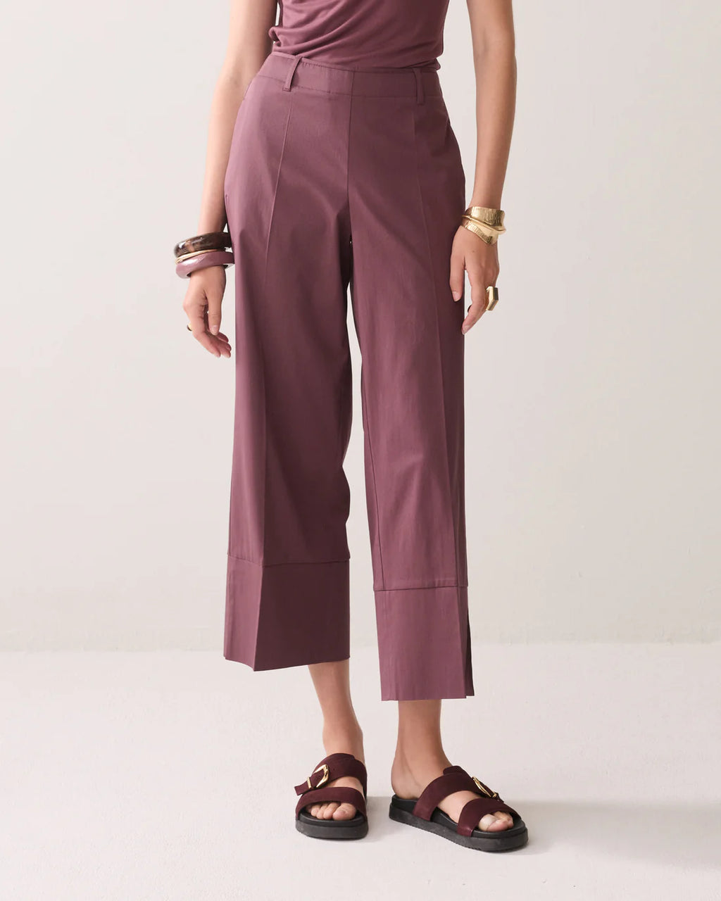 Summum Woman Cropped Trousers in Deep Fig