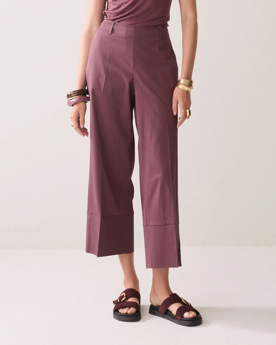 Summum Woman Cropped Trousers in Deep Fig