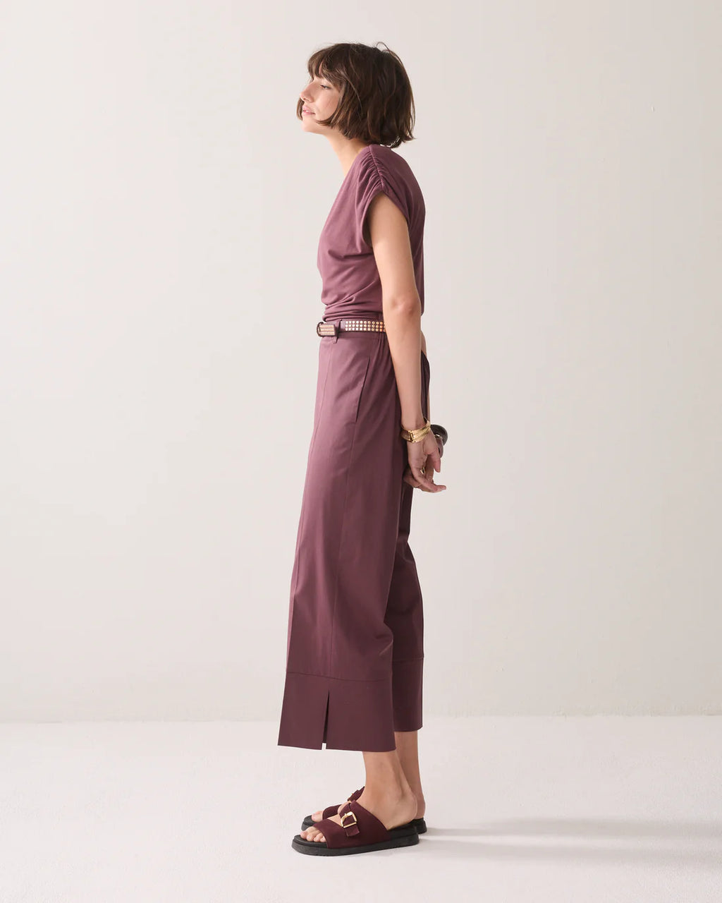 Summum Woman Cropped Trousers in Deep Fig