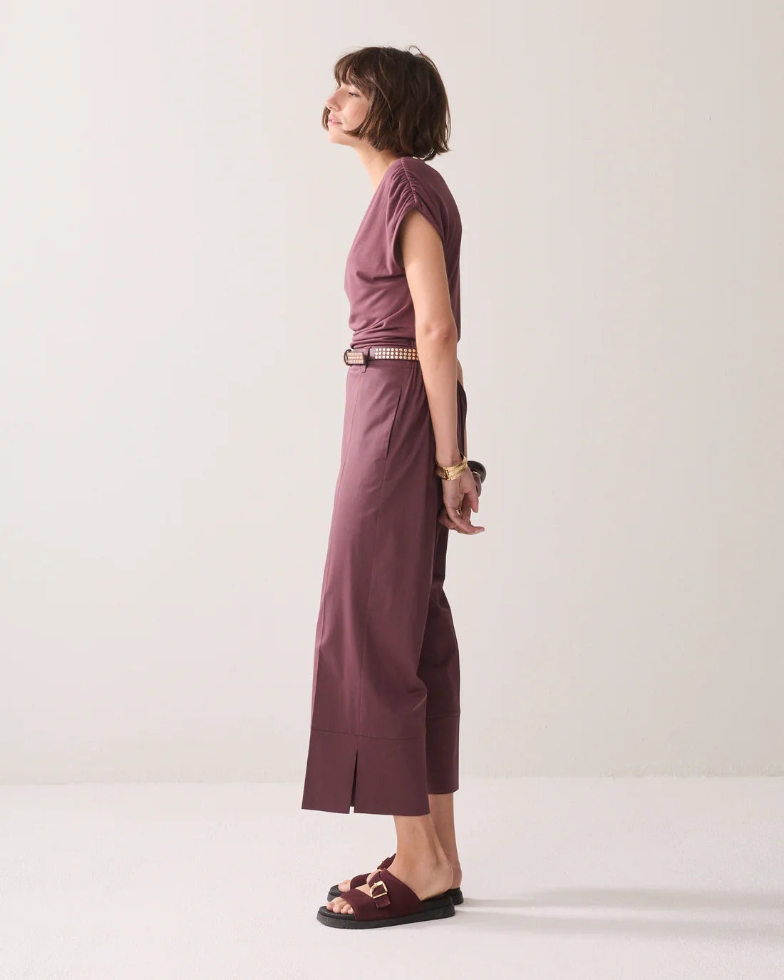 Summum Woman Cropped Trousers in Deep Fig