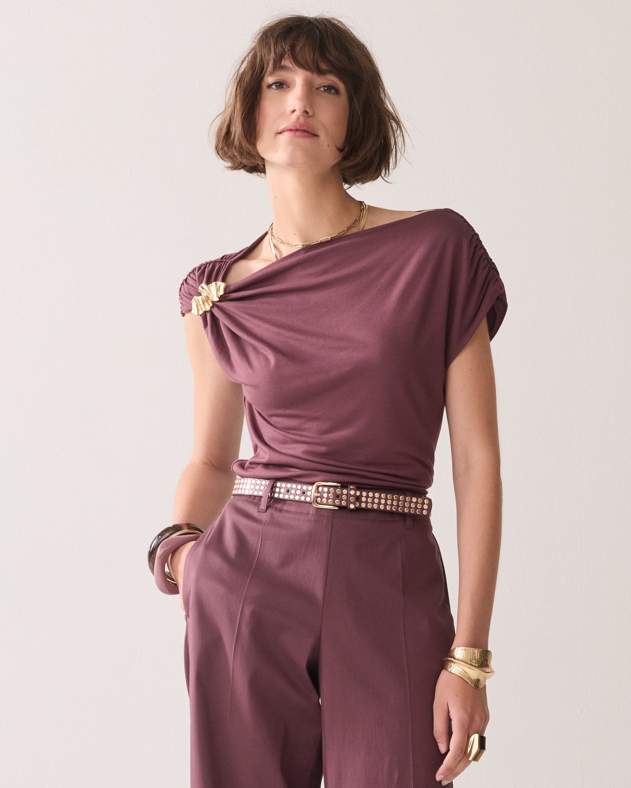 Summum Woman Cropped Trousers in Deep Fig