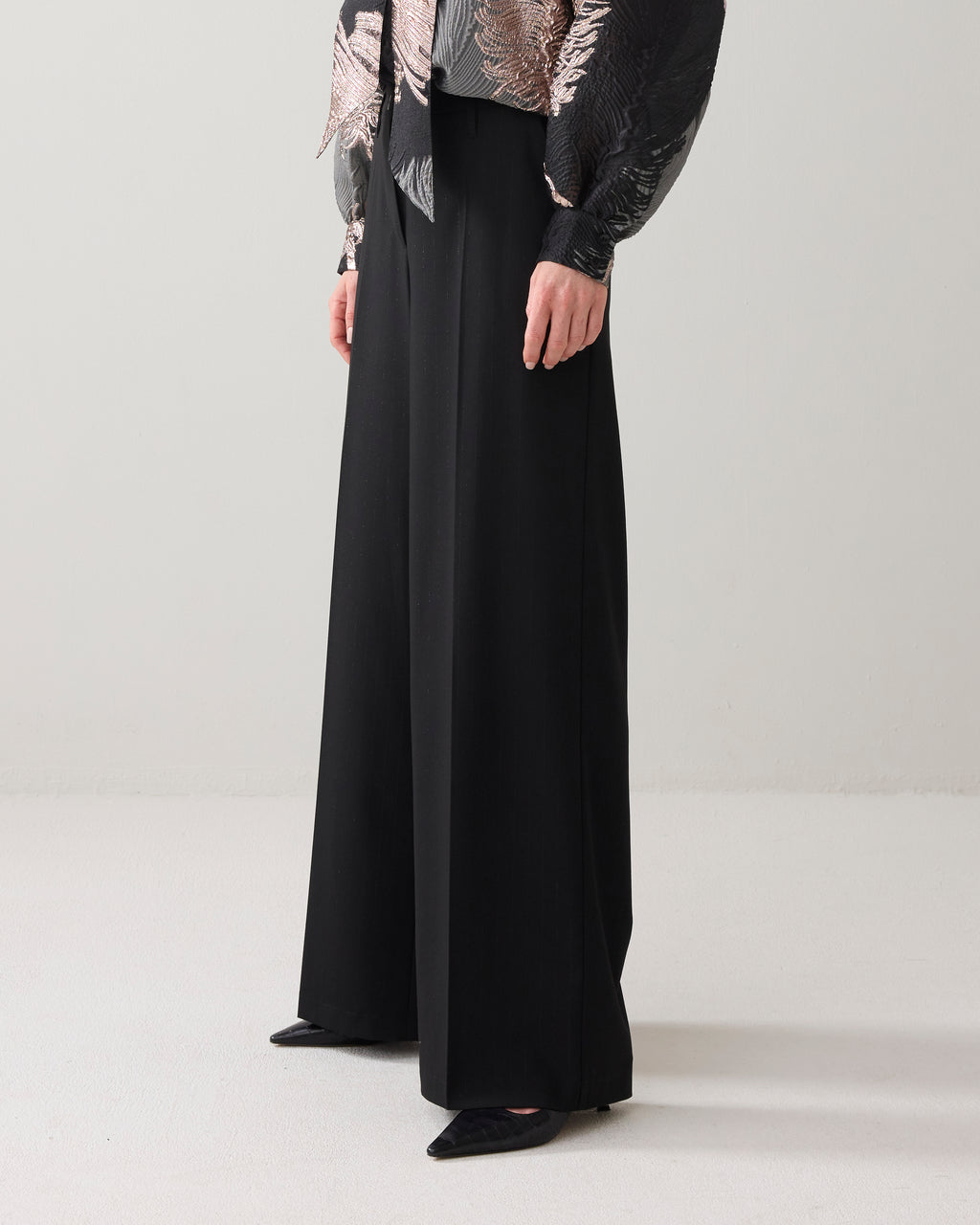 Summum Woman Straight Pinstripe Trousers in Black - 4s2906-12331