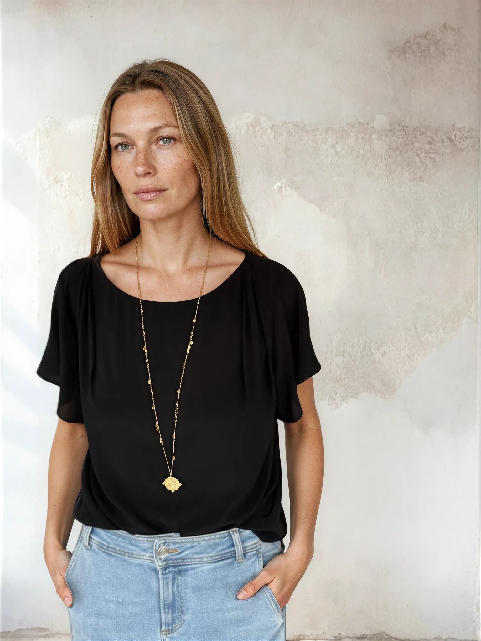 Sirens - Berry Blouse in Black