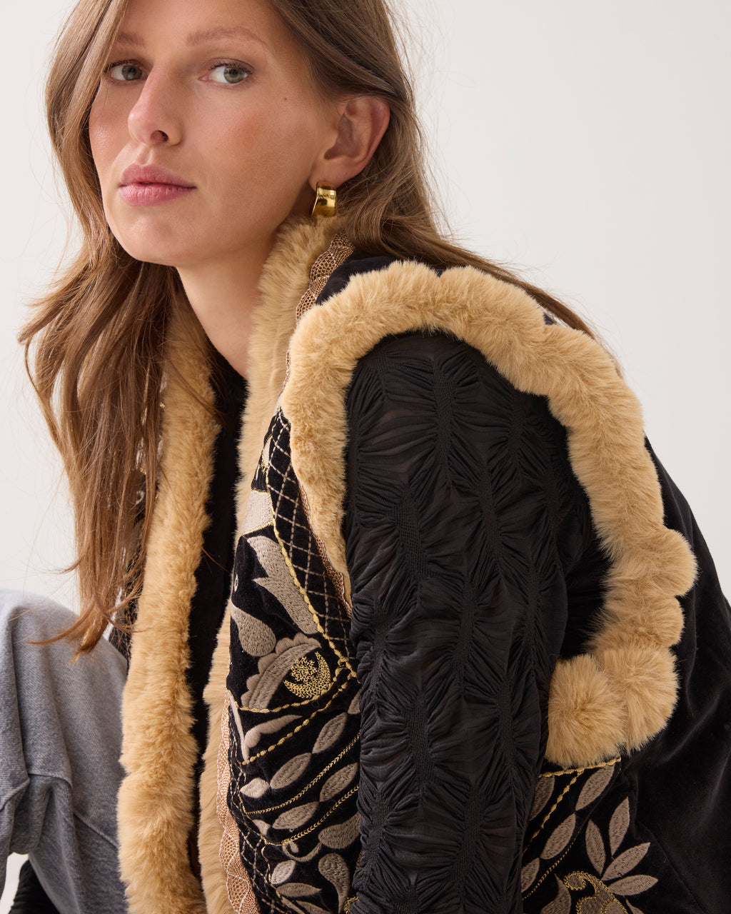 Summum Woman Gilet Embroidered Velours in Black - 9s261-12327