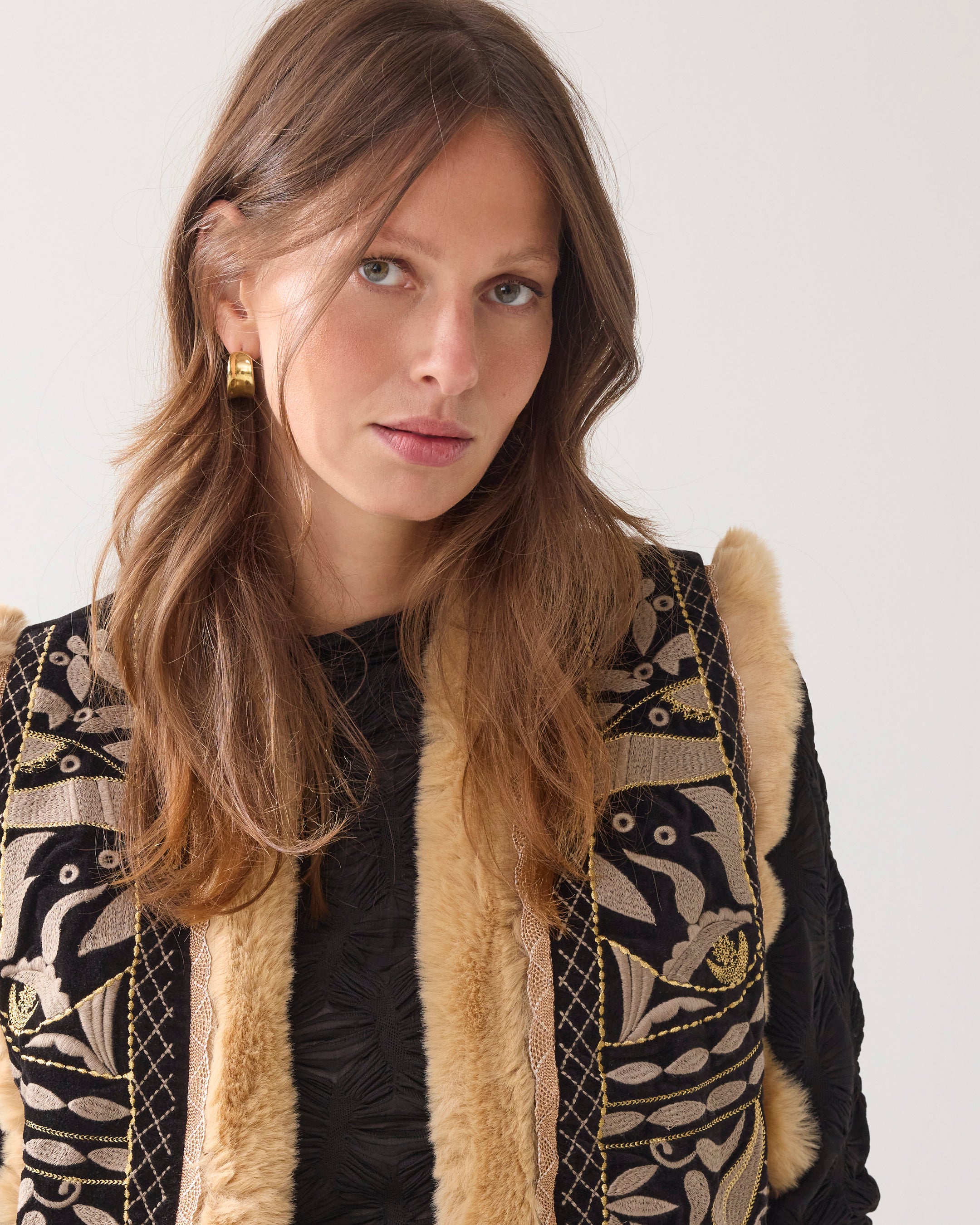 Summum Woman Gilet Embroidered Velours in Black - 9s261-12327