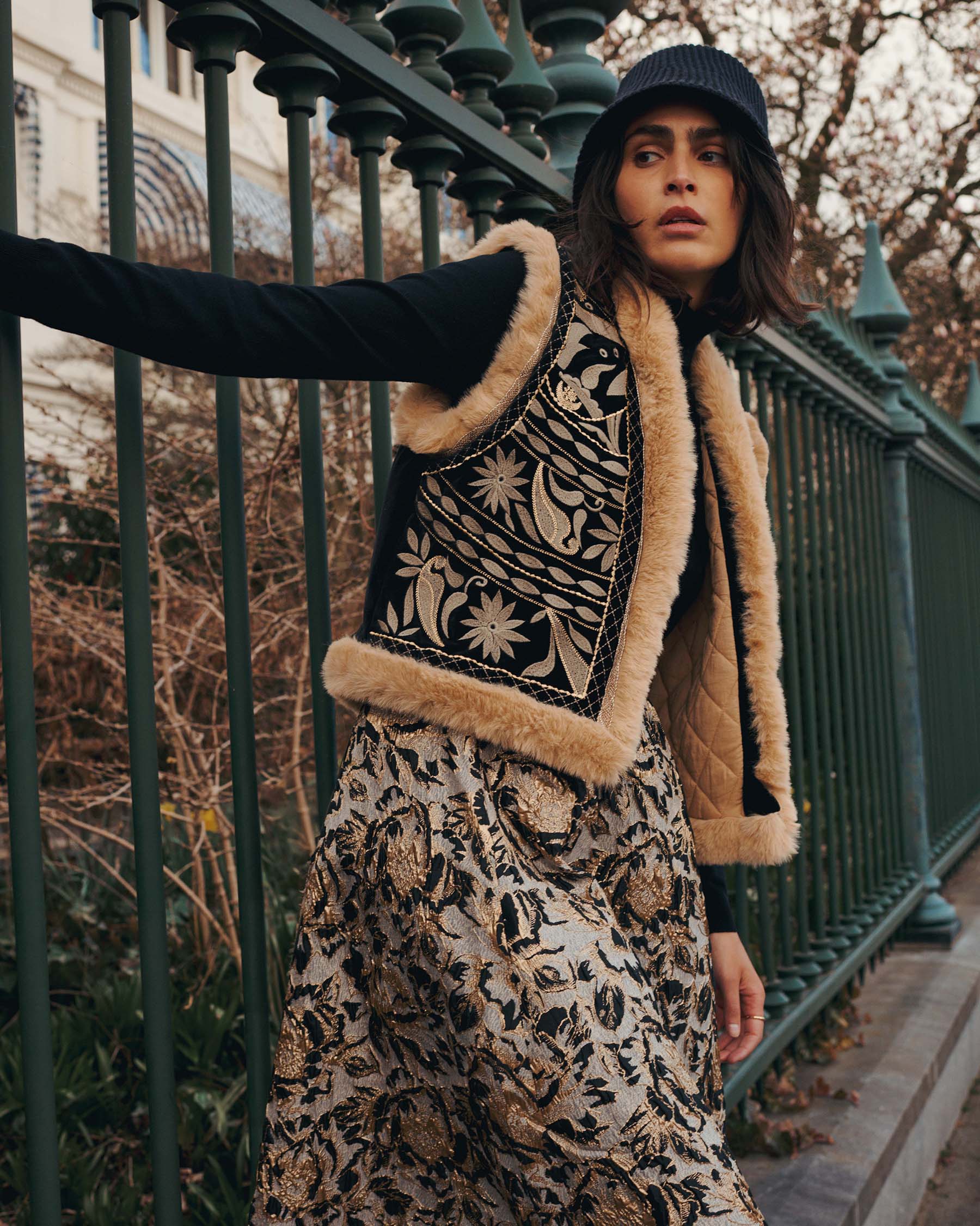 Summum Woman Gilet Embroidered Velours in Black - 9s261-12327