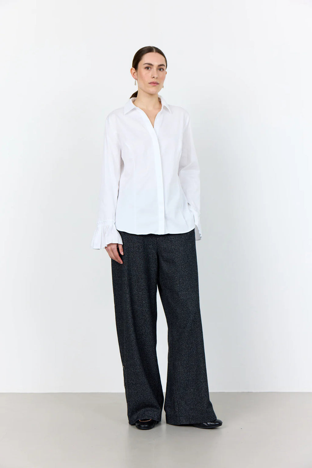 Levete Room Isla Solid Shirt in White - 301505