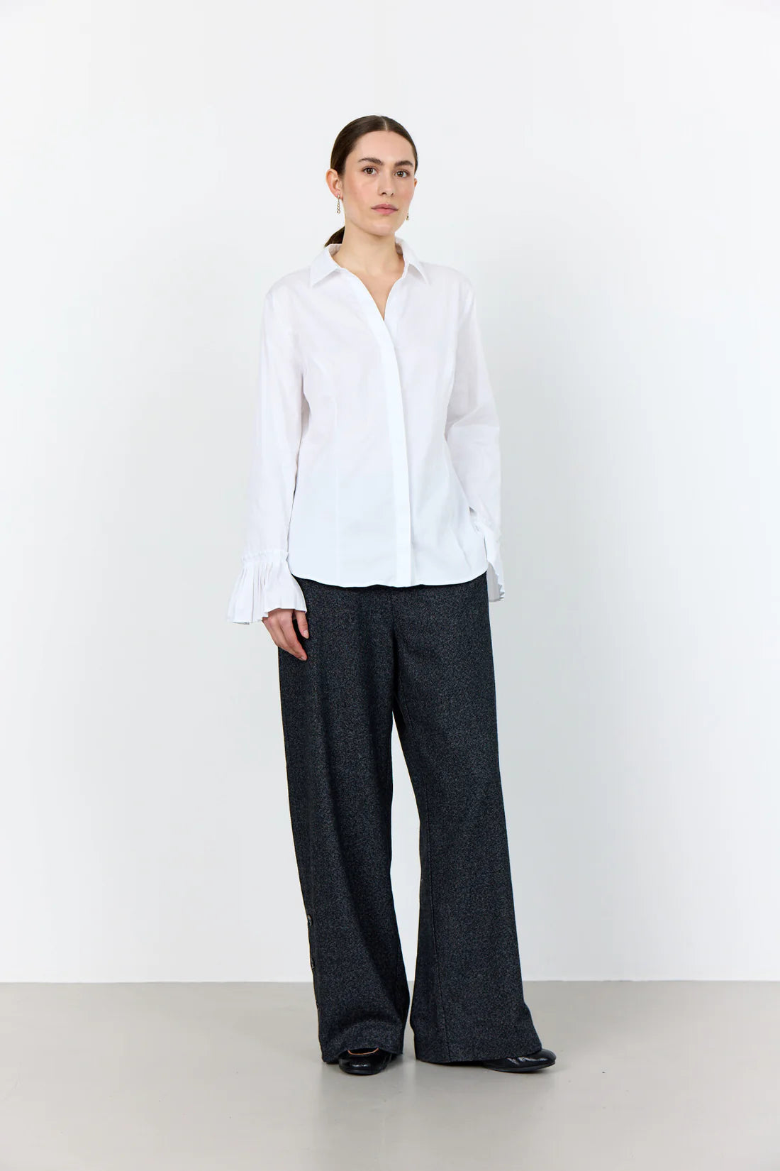 Levete Room Isla Solid Shirt in White - 301505