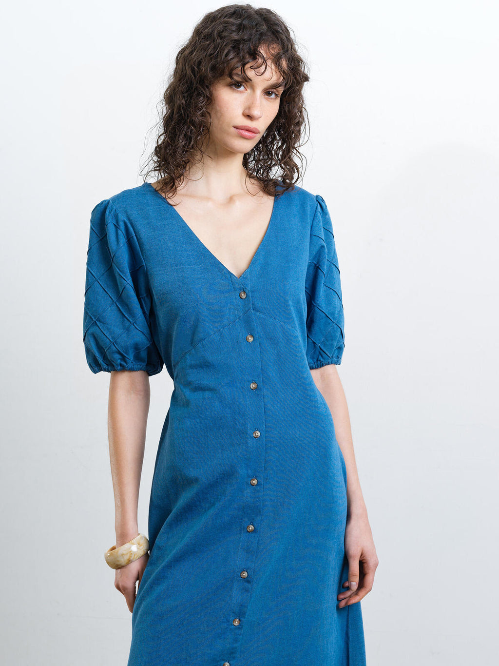 French Connection Zaves Chambray Pintuck Midi Dress in Med Bleach Wash - 719P4