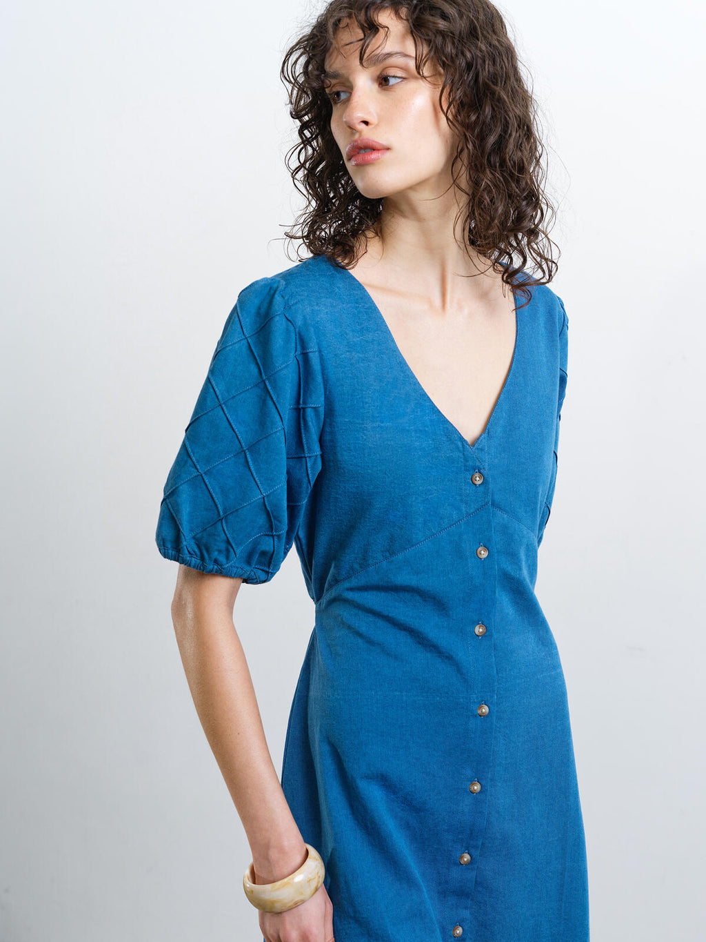 French Connection Zaves Chambray Pintuck Midi Dress in Med Bleach Wash - 719P4