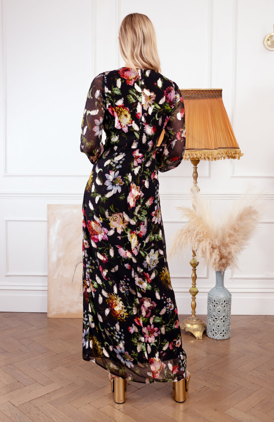 Hope & Ivy The Dara Maxi Dress in Feather Lurex