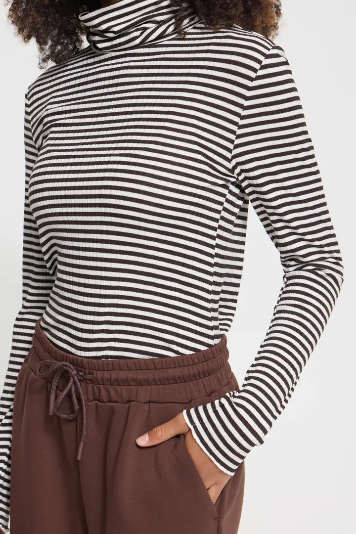 ICHI Cella Roll Neck Long Sleeved T-Shirt in Cocolate