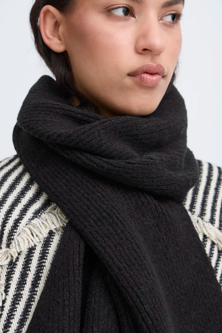 ICHI Ivo Scarf in Black - 20112670